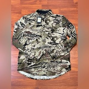 Under Armour x Cam Hanes Camo Henley (size mens S)